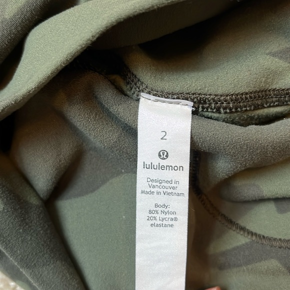 Gently worn Lululemon Align size 2 full length leggings - Picture 3 of 3